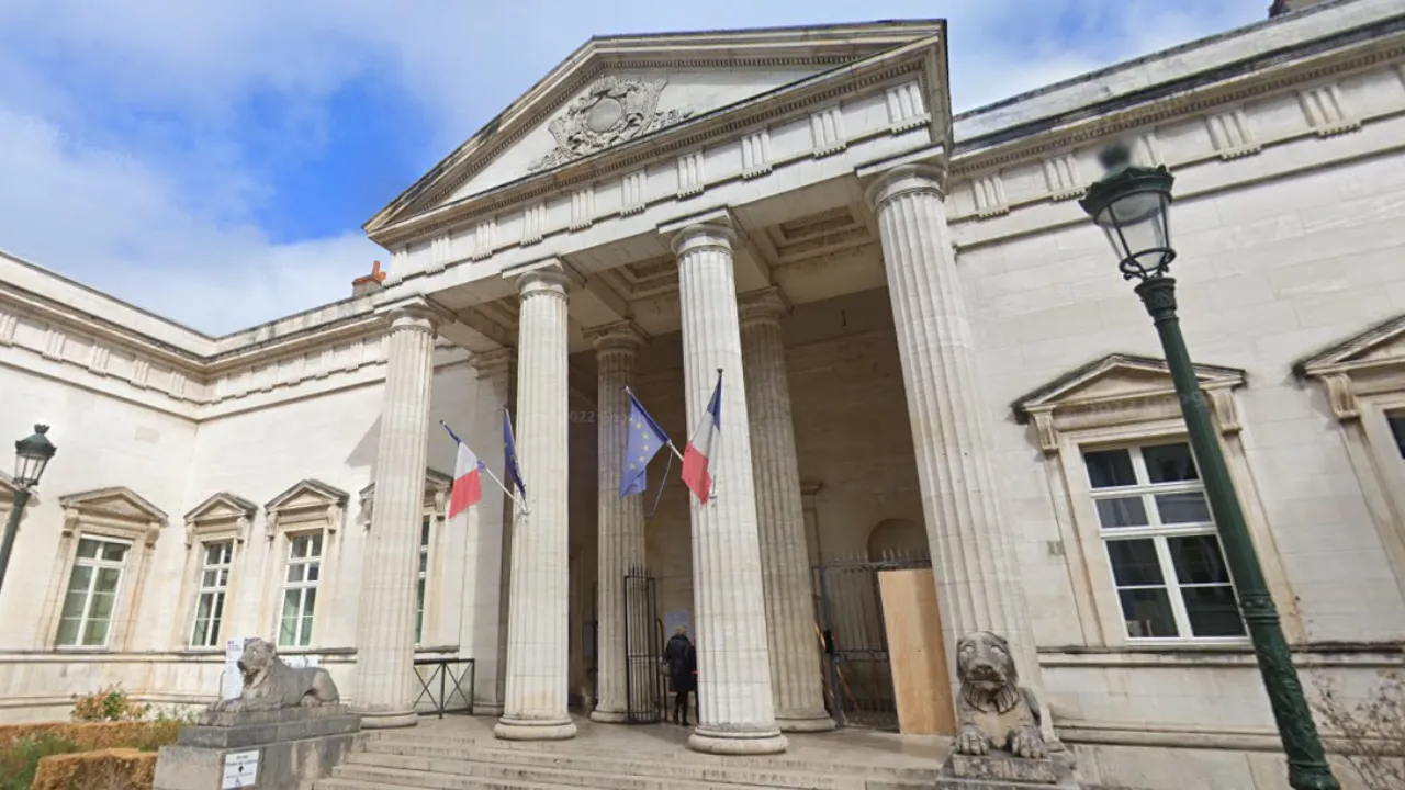 un professeur de l’université jugé pour détournements de fonds