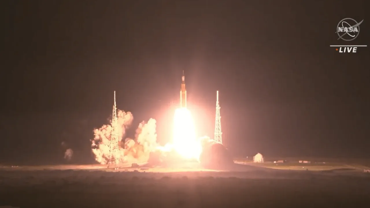 La nouvelle méga-fusée de la Nasa décolle pour la première fois vers la Lune
