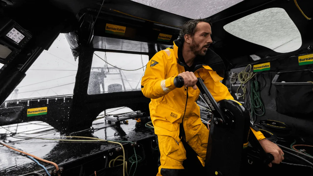 Vendée Globe 2024 Louis Burton contraint à l'abandon
