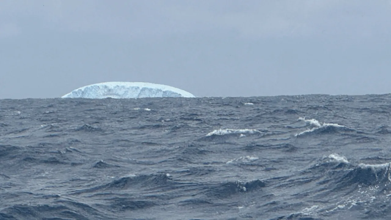 Vendée Globe 20242025 icebergs en vue