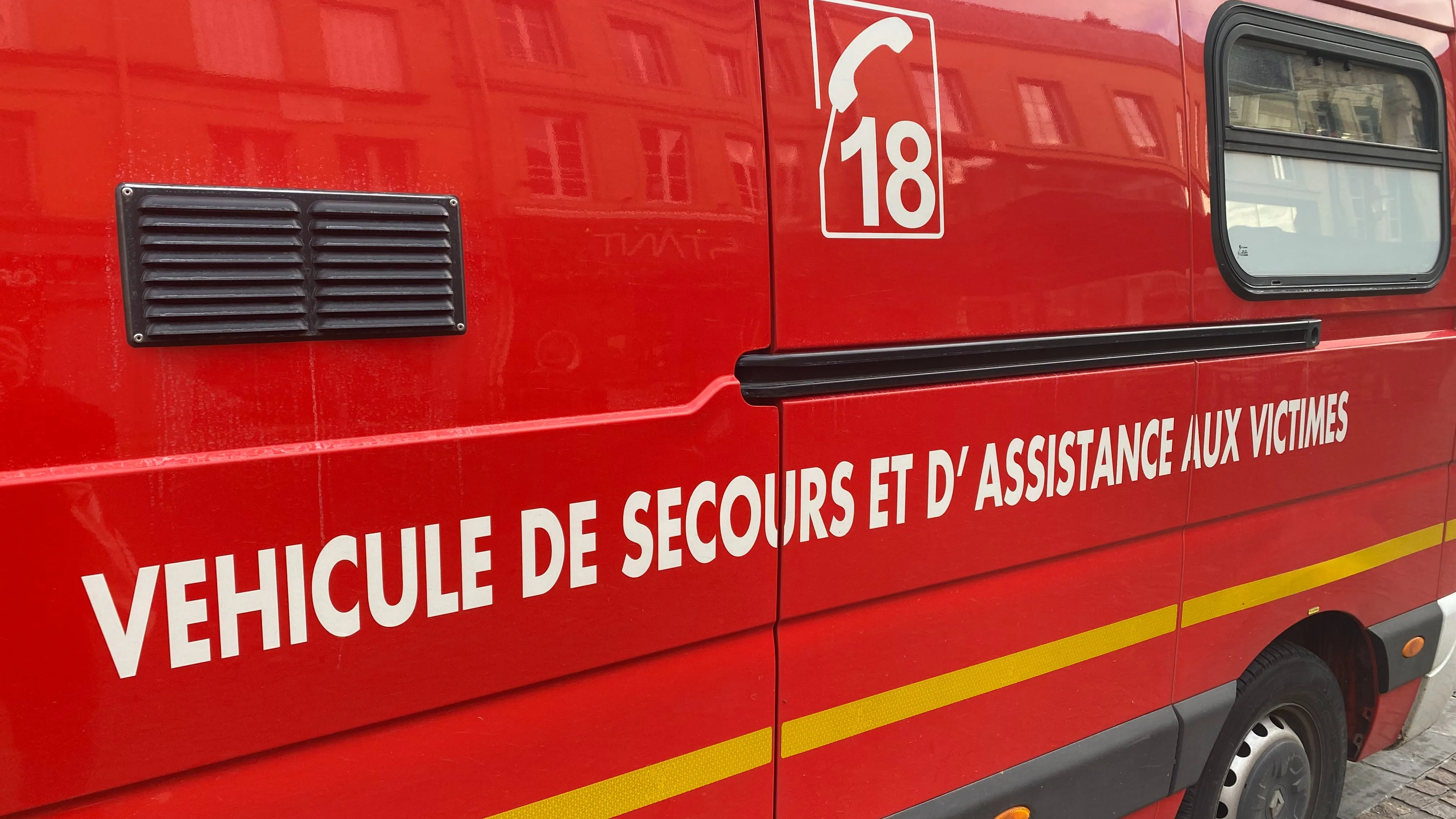 Un homme de 77 ans fait un arrêt cardiaque dans un champ