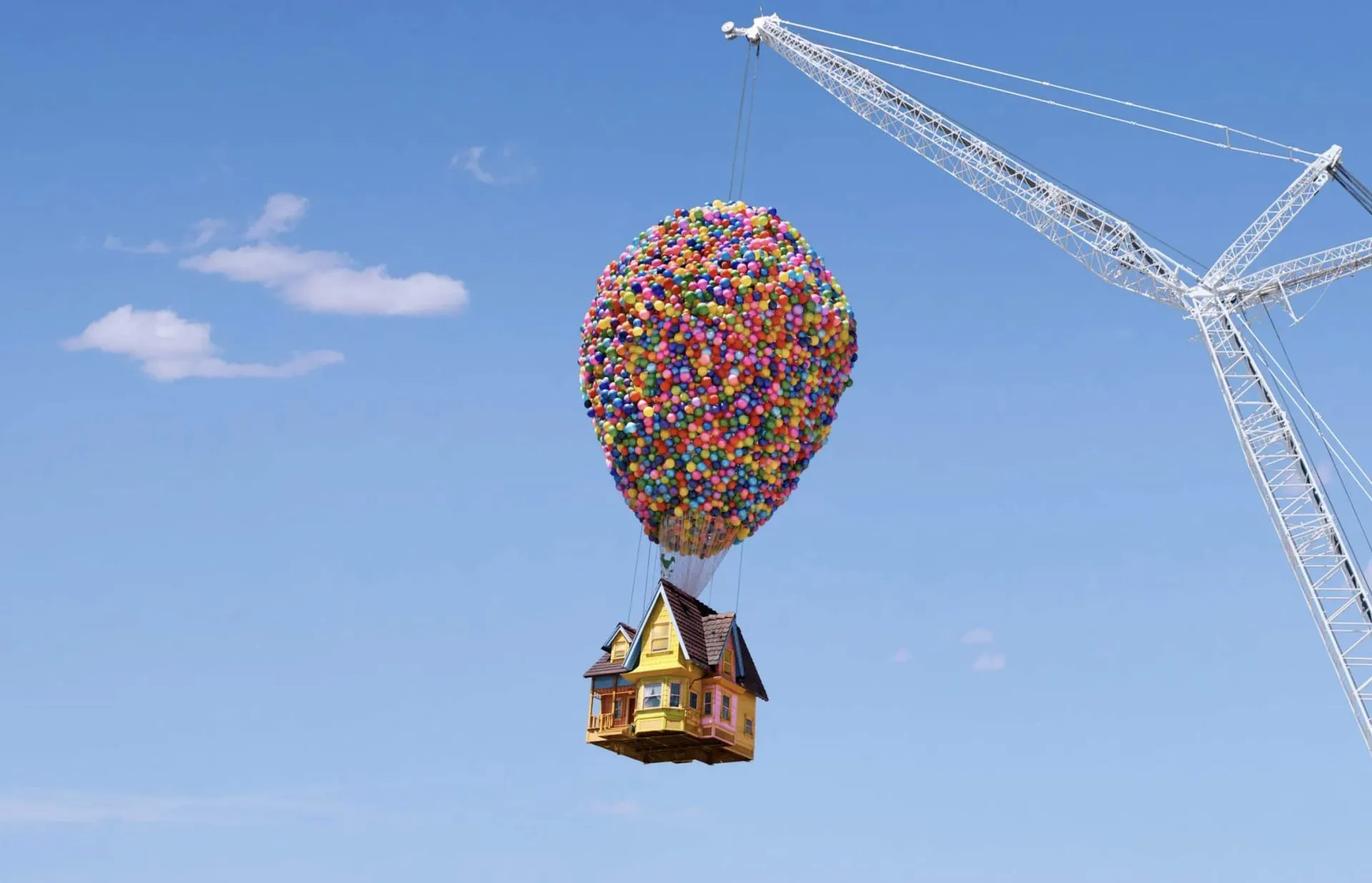 Vous pouvez réserver la maison volante de Là-Haut sur Airbnb