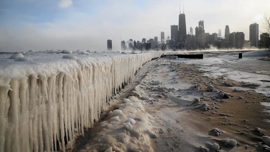 États-Unis : les images impressionnantes du froid glacial qui touchent ...