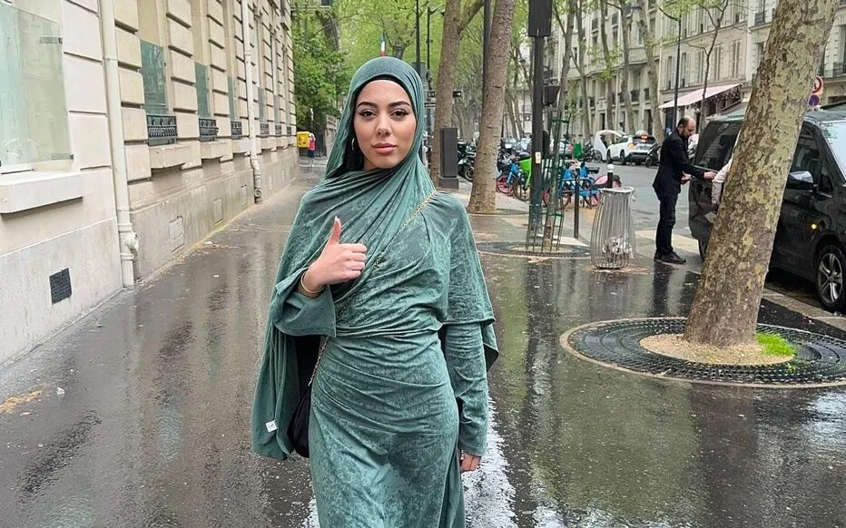 Agression à Paris Une touriste marocaine voilée se fait cracher dessus