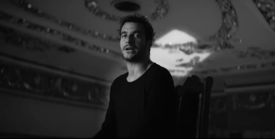 Amir sort le clip de « Sommet », l'hymne des J.O. sur France Tv