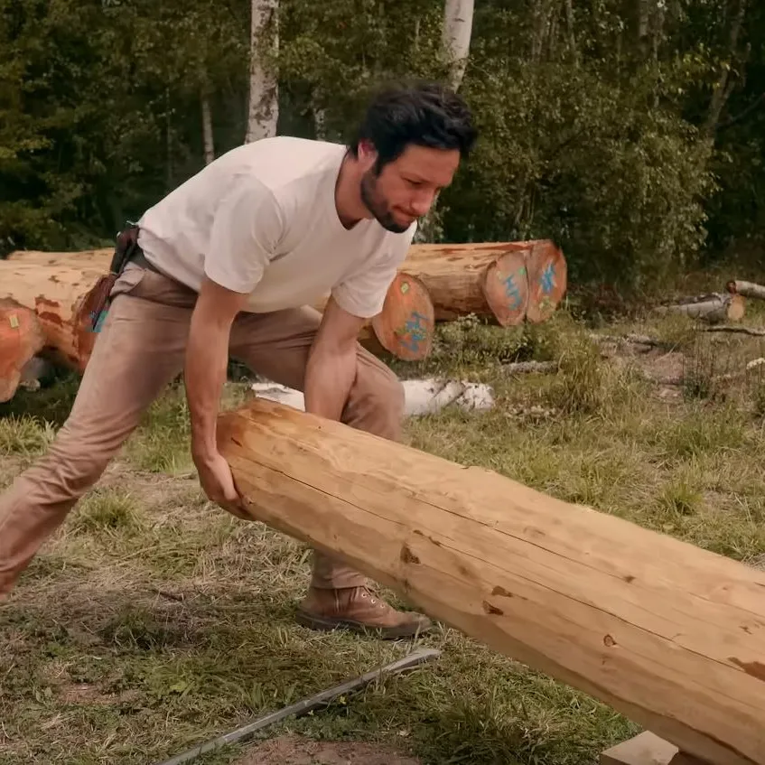 Vianney ne lâche rien pour construire sa cabane