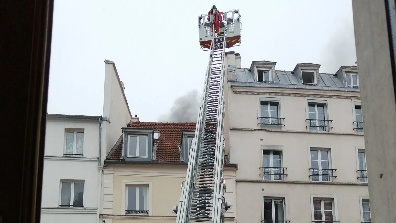 Paris 2 blessés dans un incendie après l’explosion d’une batterie de