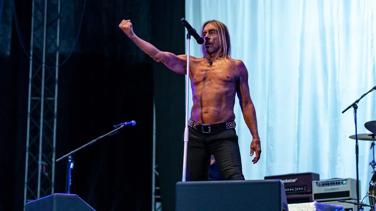"Kick Me", le nouveau single frappant d'Iggy Pop (VIDEO) OUI FM