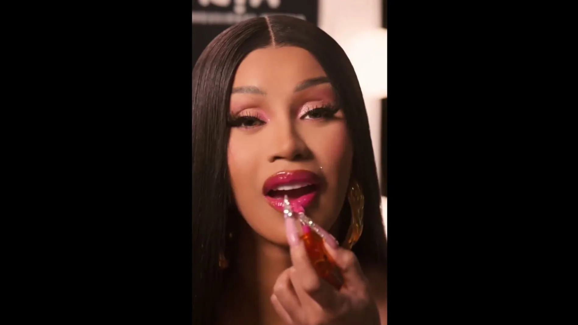 Cardi B Reprend L Un De Ses C L Bres Gimmicks Pour Une Pub Du Super Bowl