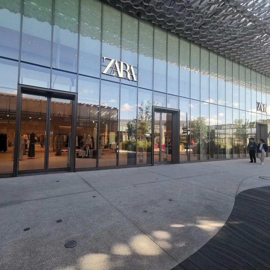 Zara debarque a Steel