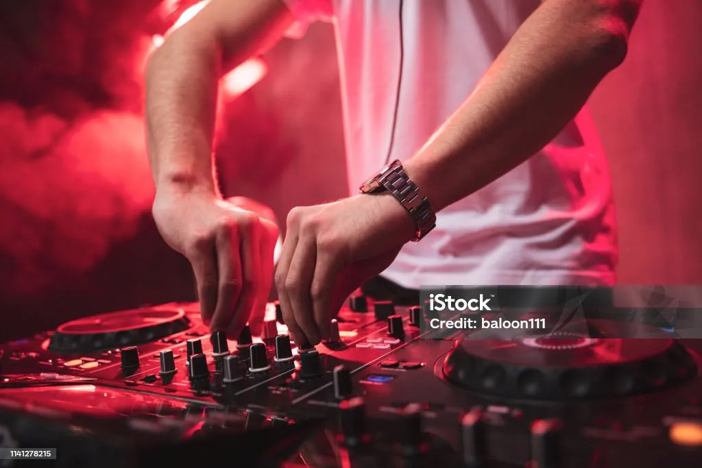 ニュース – Champagne FM – DJ の基礎を学ぶための無料ワークショップ。