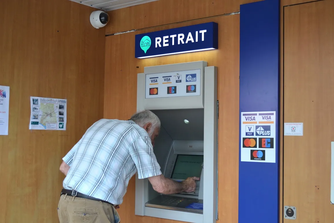 Point Cash : un distributeur de billets pas comme les autres - HIT WEST