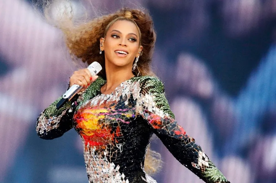 Beyoncé : sa folle performance à la cérémonie d'honneur de Nelson ...