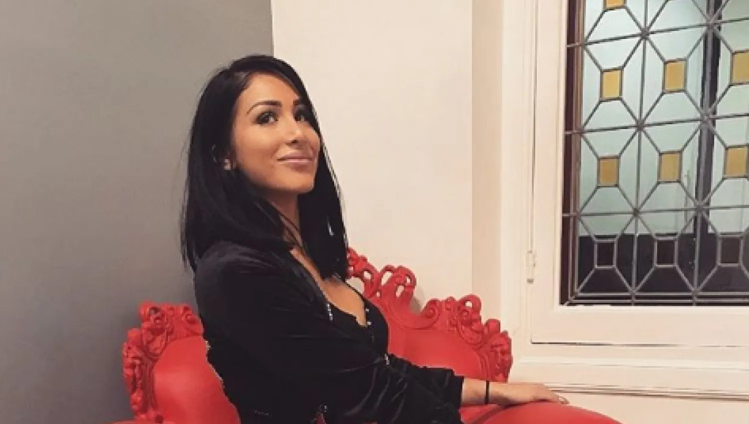 Les Princes De L amour Leana Léana : draguée par des footballeurs, elle passe un message !