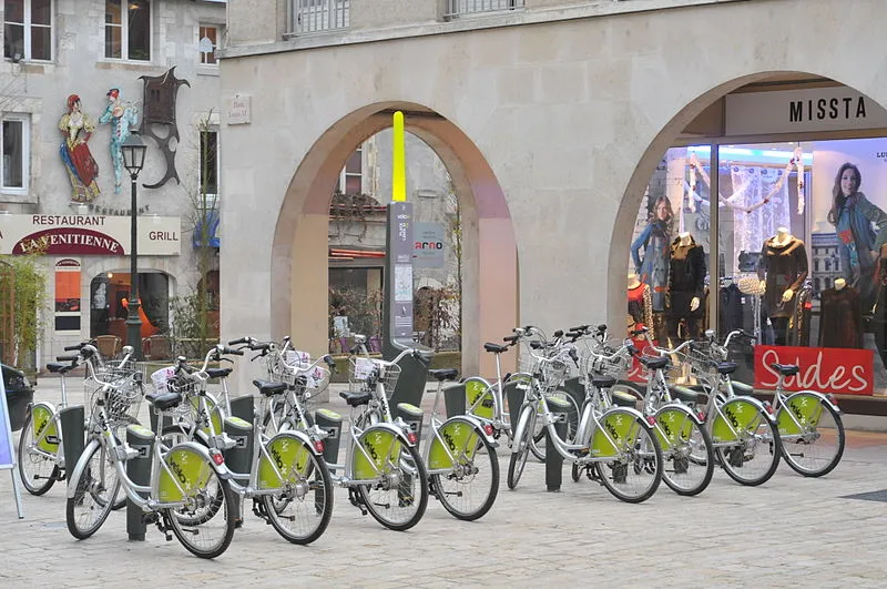 Orléans Les vélos peuvent désormais rouler à contresens en centreville ! VIBRATION