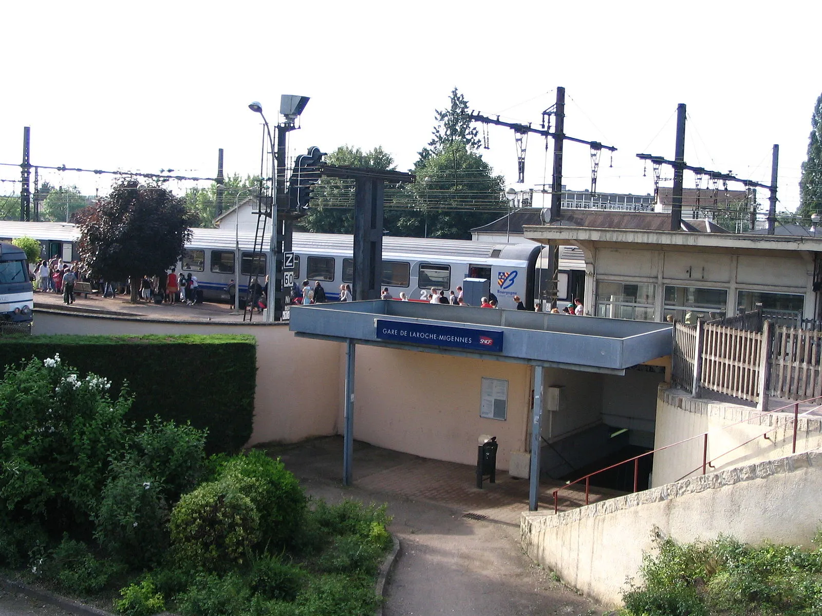 Yonne la gare de LarocheMigennes rénovée VIBRATION