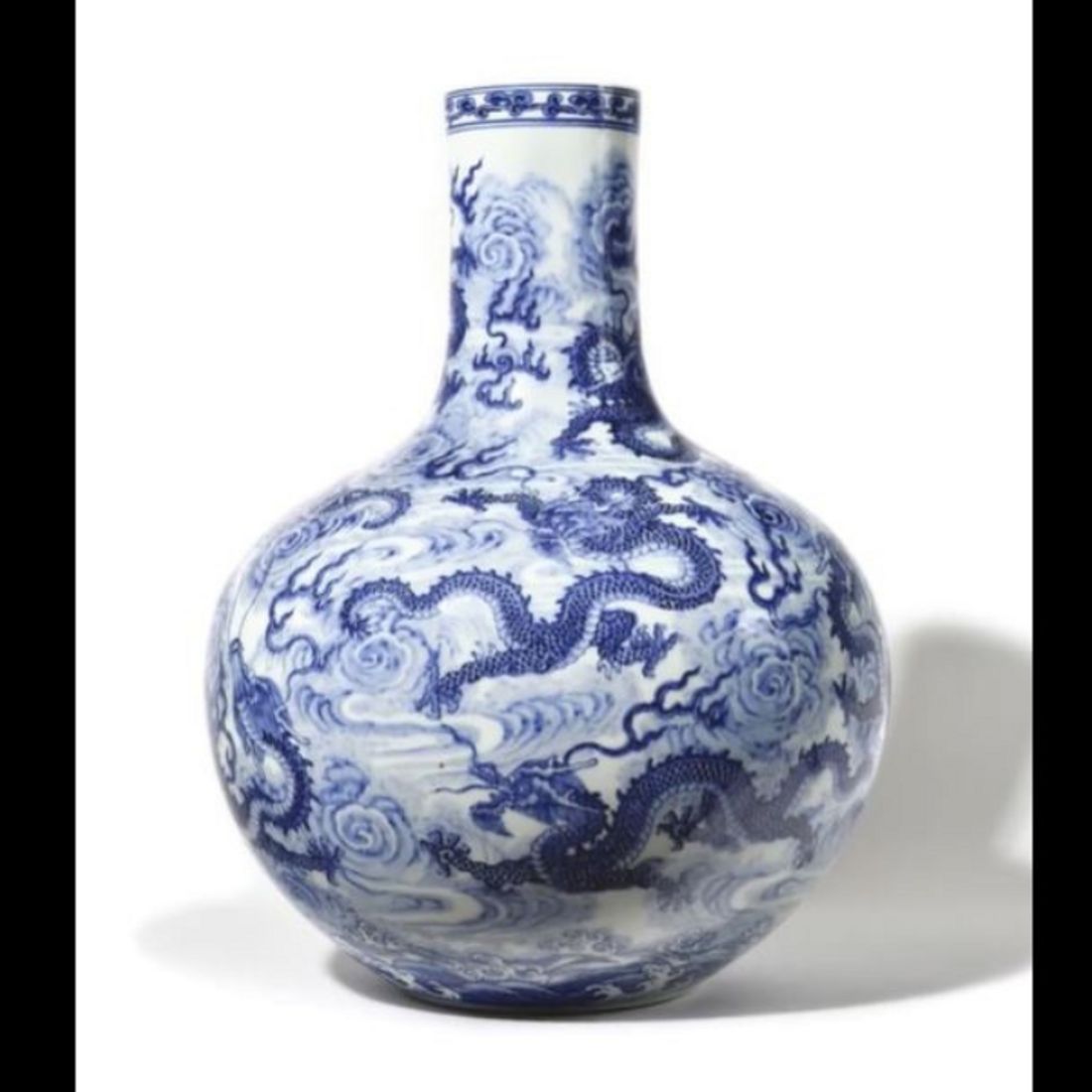 Bretagne : elle croyait posséder un banal vase chinois, il est...