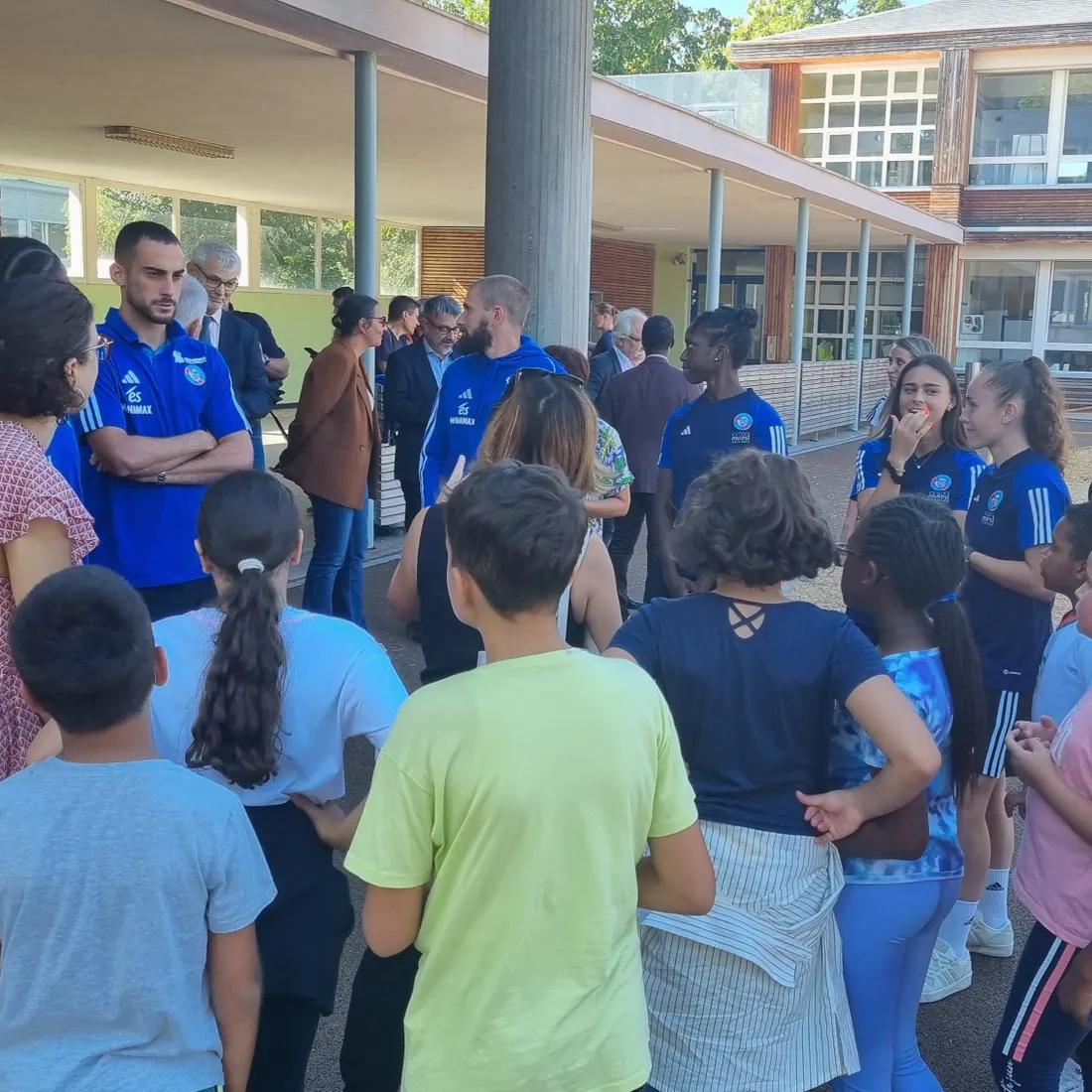 Sport santé : des joueurs et joueuses du Racing dans une école à...