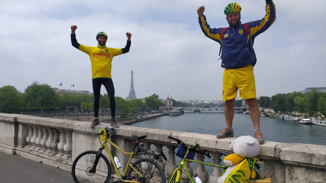 Coupe de France : à vélo, deux supporters du FC Nantes en route vers le Stade de France