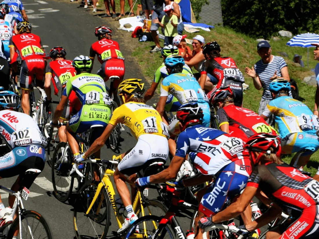 Retour d'un protocole anti-covid sur le Tour de France. Port du masque et distanciation social 