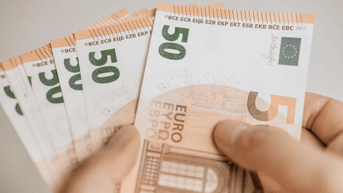 Il perd une enveloppe de 2670 euros sur le parking de clinique pendant que sa femme accouche