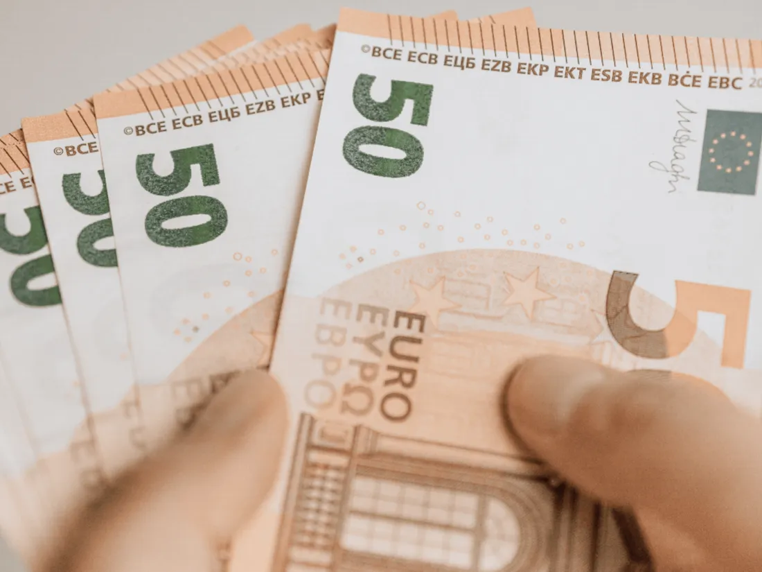 Il perd une enveloppe de 2670 euros sur le parking de clinique pendant que sa femme accouche