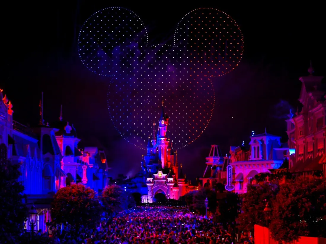 Disney réalise une tête de Mickey Mouse avec 1571 drones