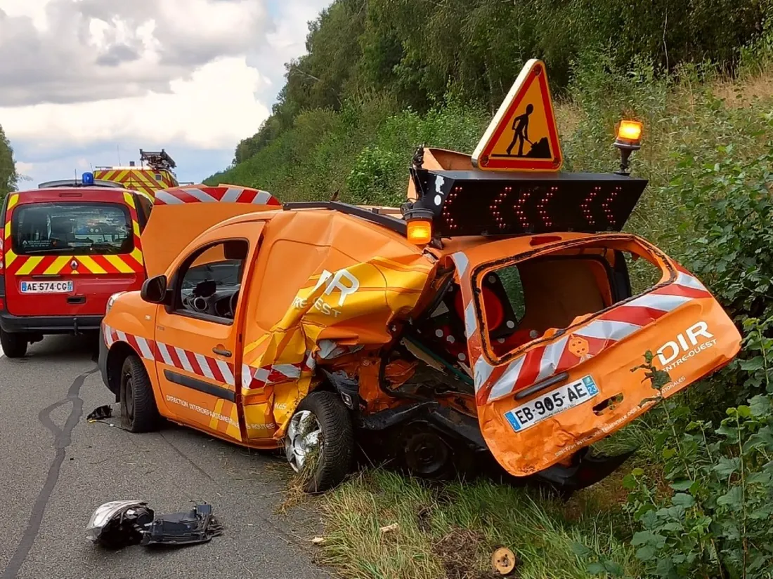Fourgonnette de la DIR - Centre-Ouest accidentée