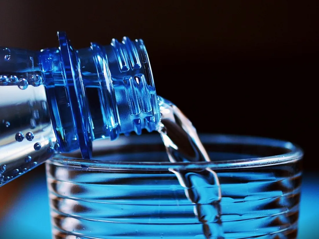 Les escrocs demandent un verre d'eau à leurs victimes