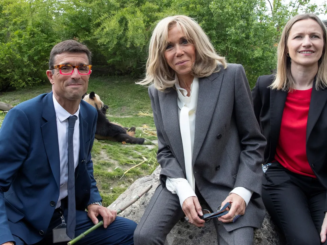 Brigitte Macron accompagnée de Rodolphe Delord et Bérangère Couillard