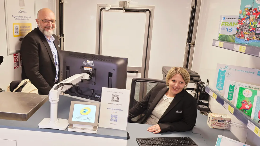 L'intérieur du bureau de poste itinérant