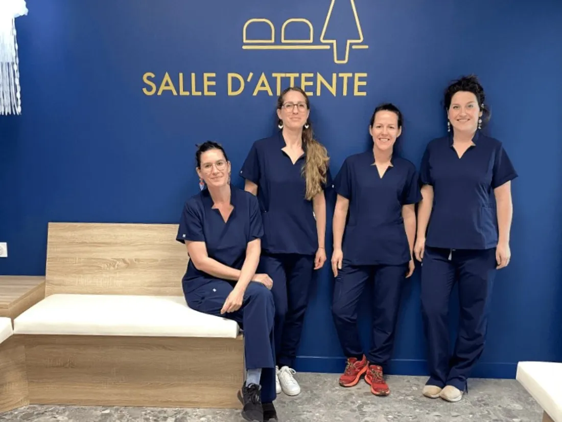 Deux médecins et deux infirmières prodiguent des soins au CMSI de Brest.