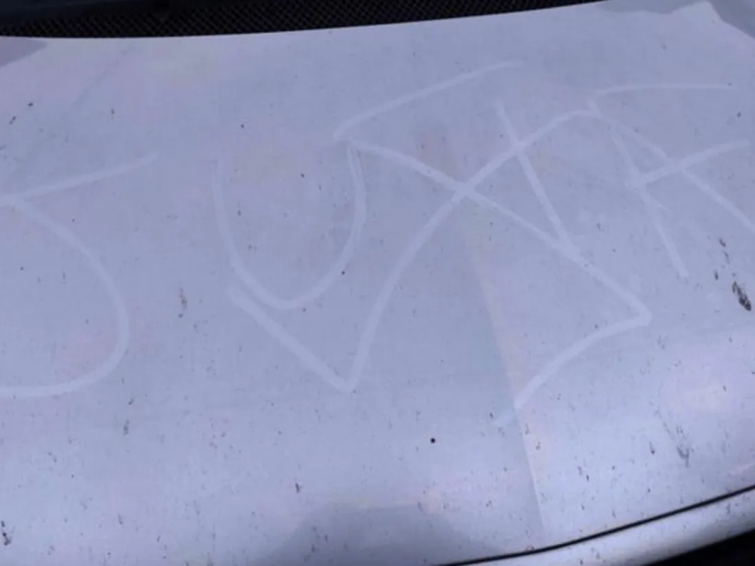 Loire-Atlantique : une croix gammée et l’inscription « juif » tagués sur la voiture d’un couple