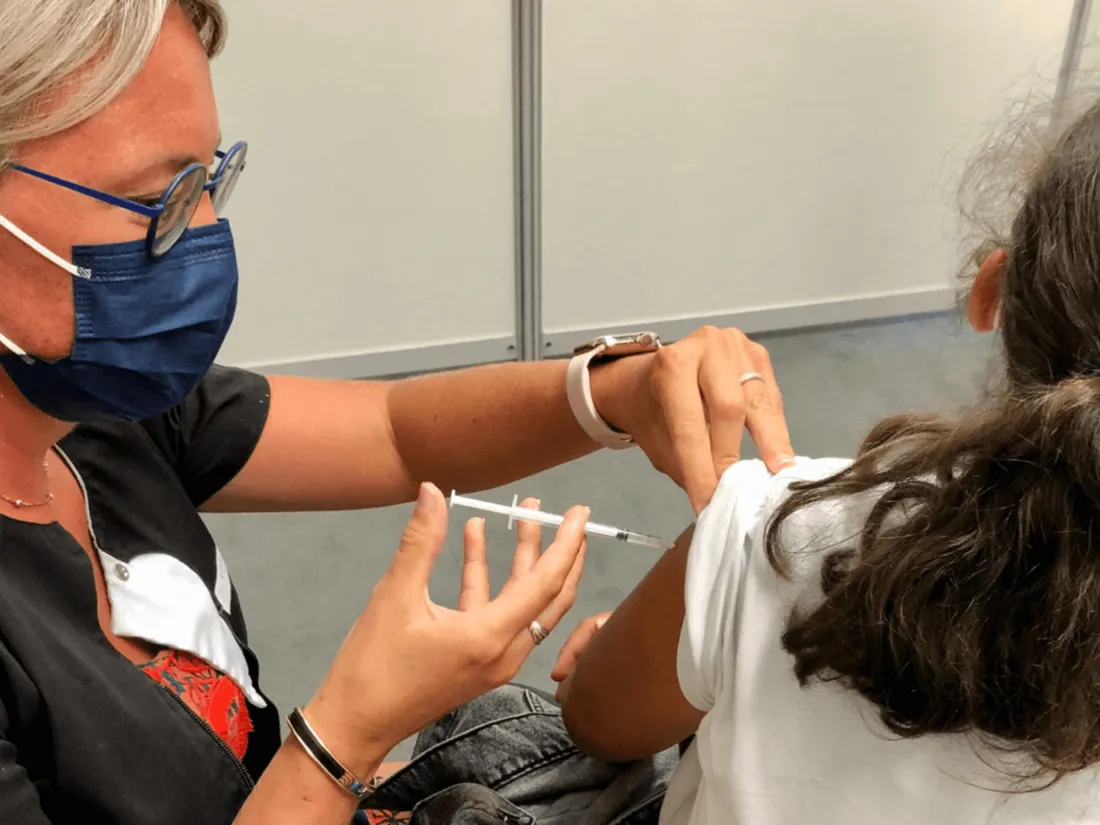 Quatre adolescents n'auraient pas dû recevoir leur première injection.