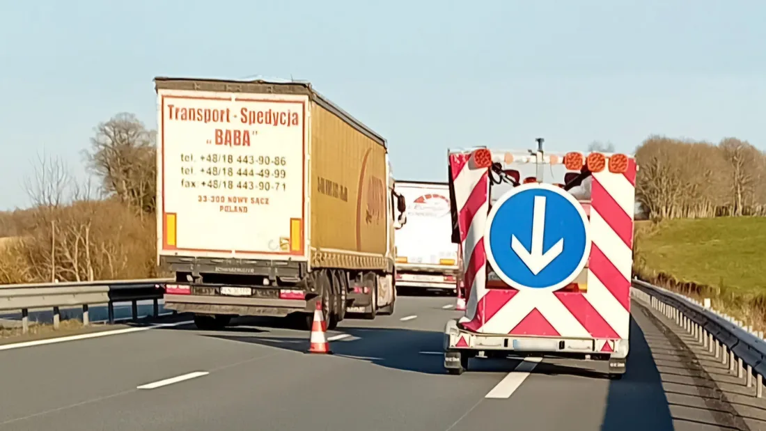 Flèche lumineuse de rabattement de la DIRCO endommagée.