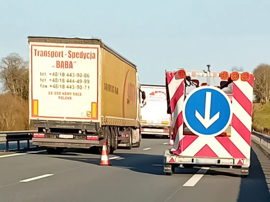 Flèche lumineuse de rabattement de la DIRCO endommagée.