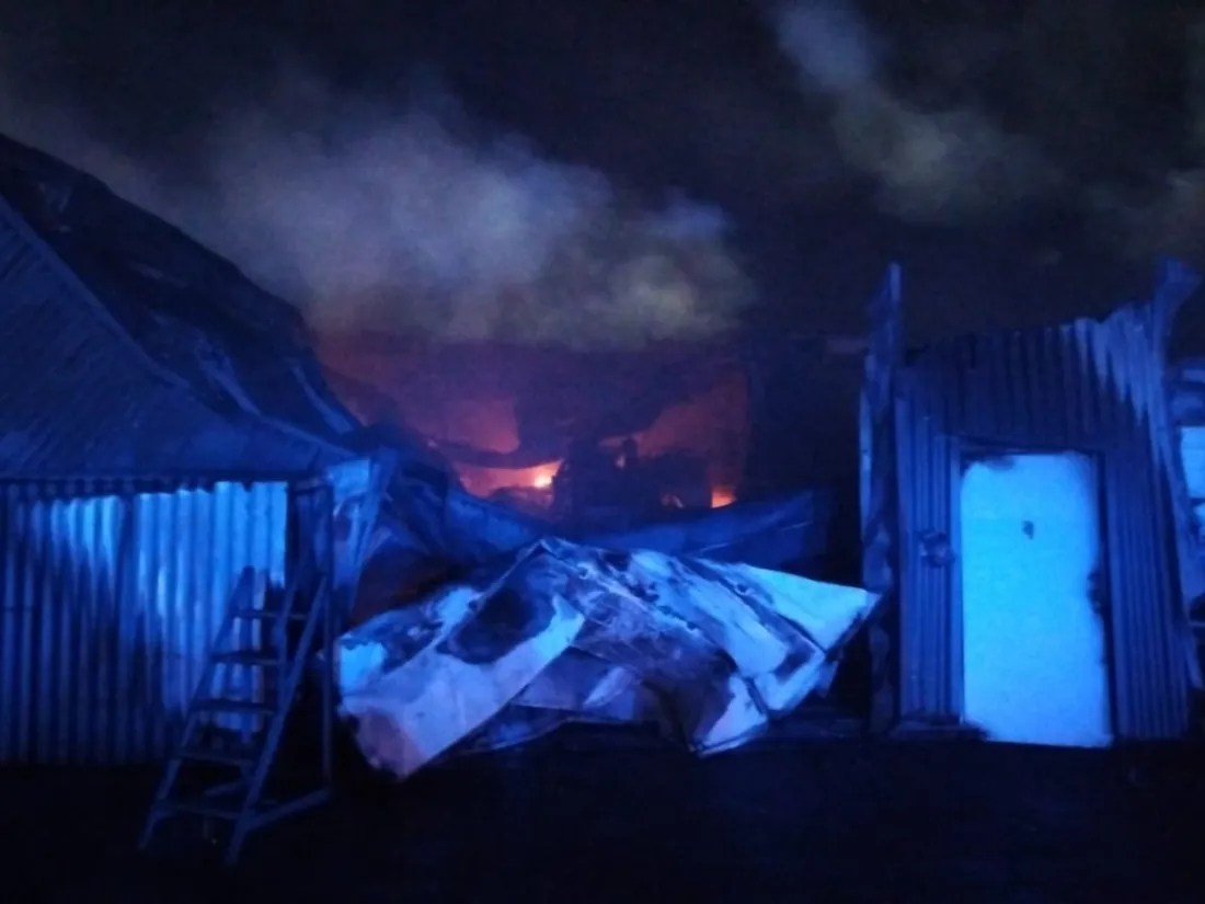 1000 m2 de bâtiment ont été incendiés 