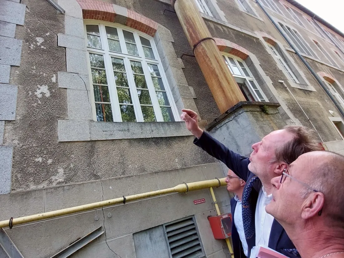 Constatation des fissures apparues sur la façade du Collège Jules Marouzeau de Guéret