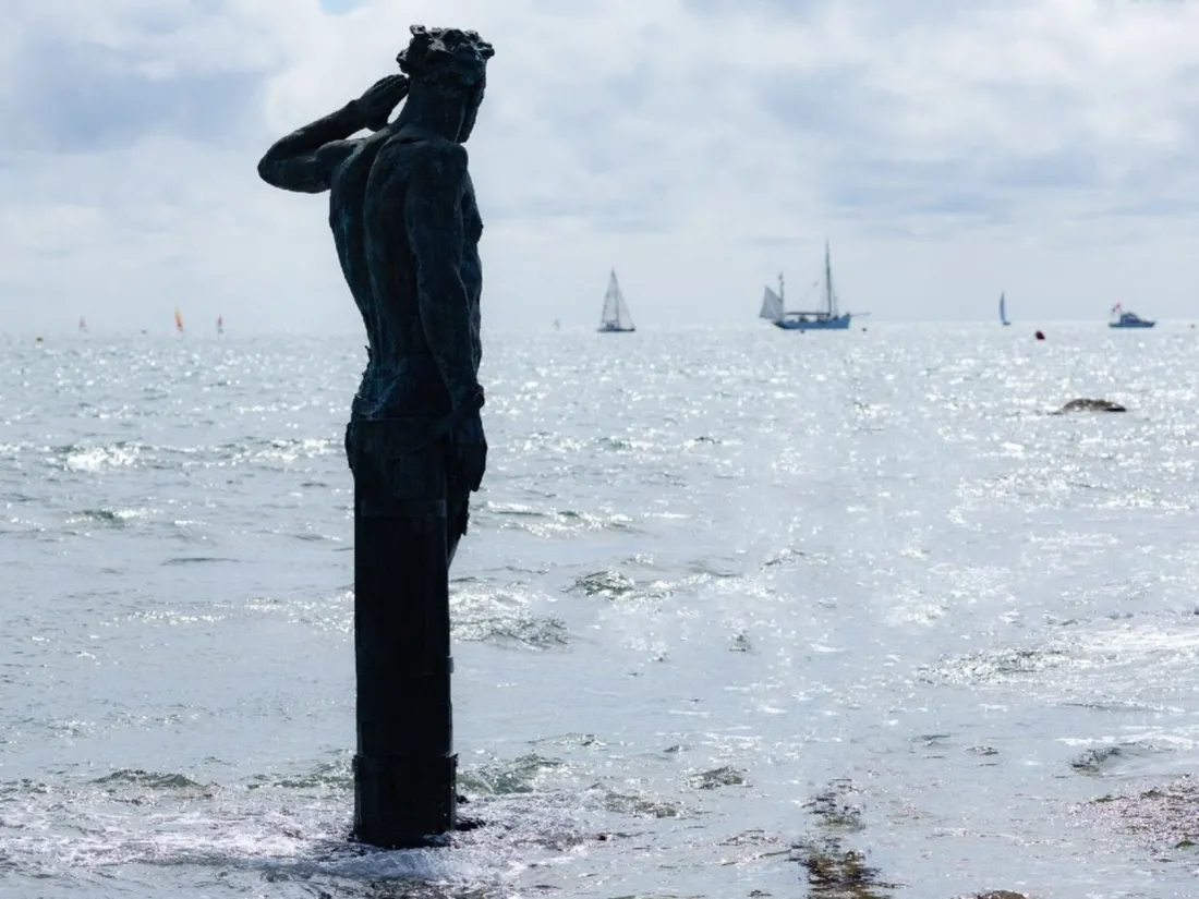 Après la polémique, la statue d’Ulysse est finalement installée dans la baie des Sables-d’Olonne