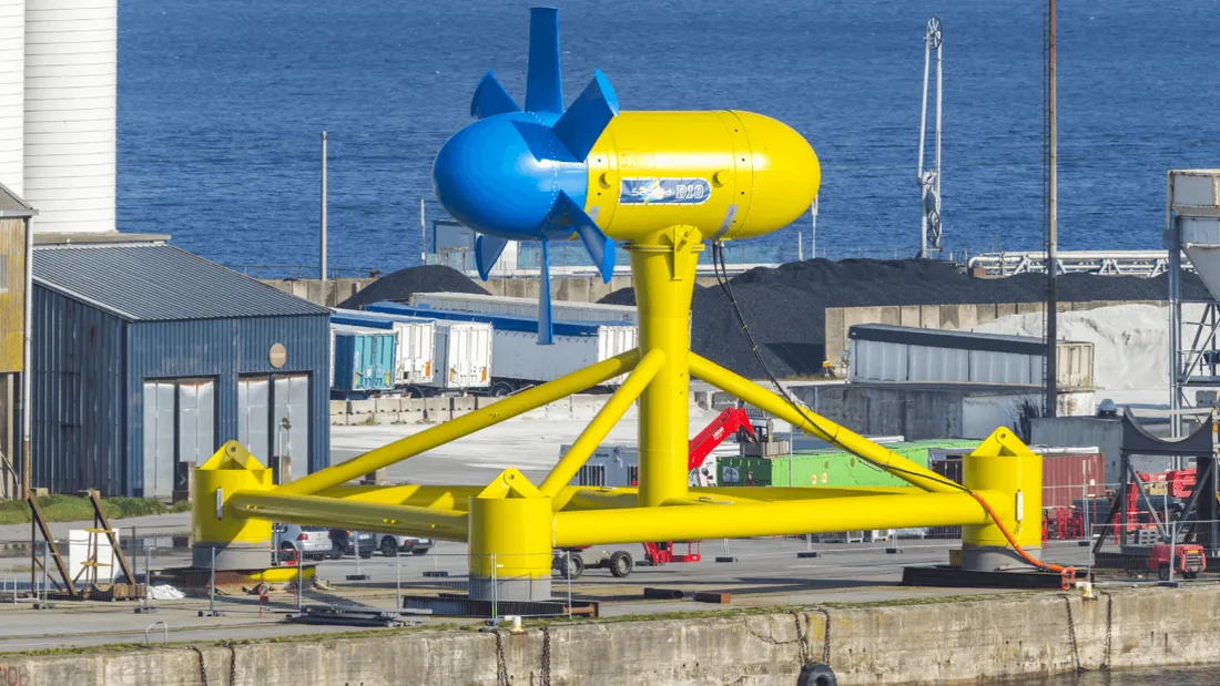 L'hydrolienne de Sabella réinstallée au large de l'île d'Ouessant