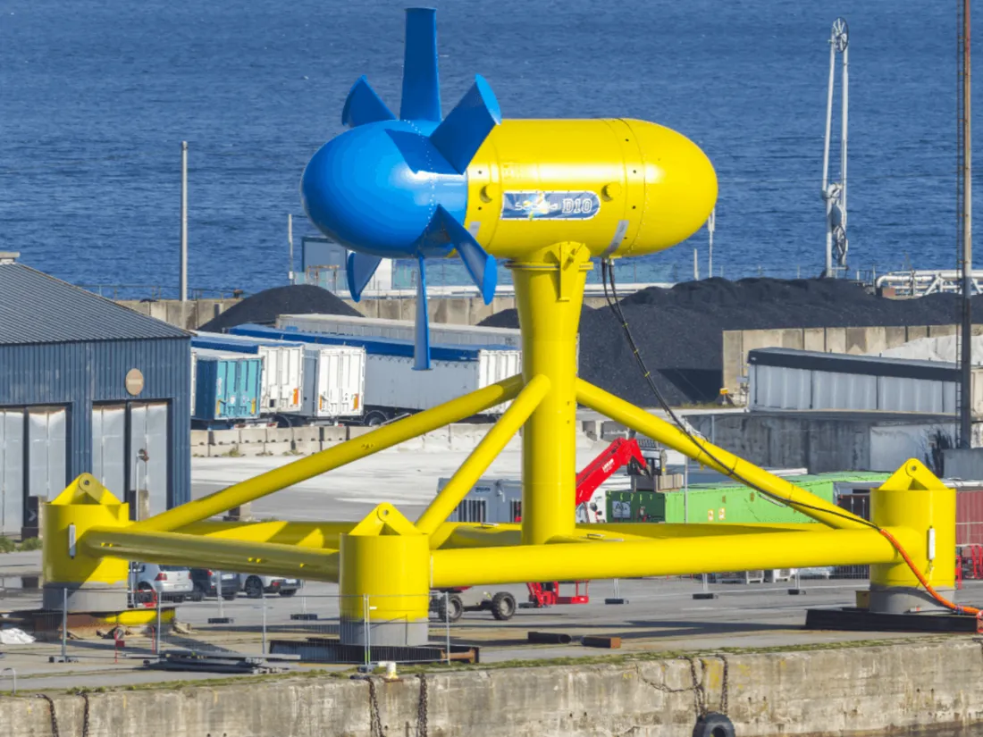L'hydrolienne de Sabella réinstallée au large de l'île d'Ouessant