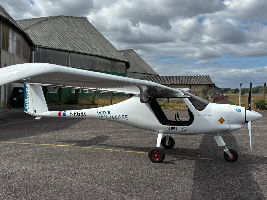 Deux Pipistrel Vélis Eletrko 100% électriques certifiés se sont posés à l’aéroport de Rennes.
