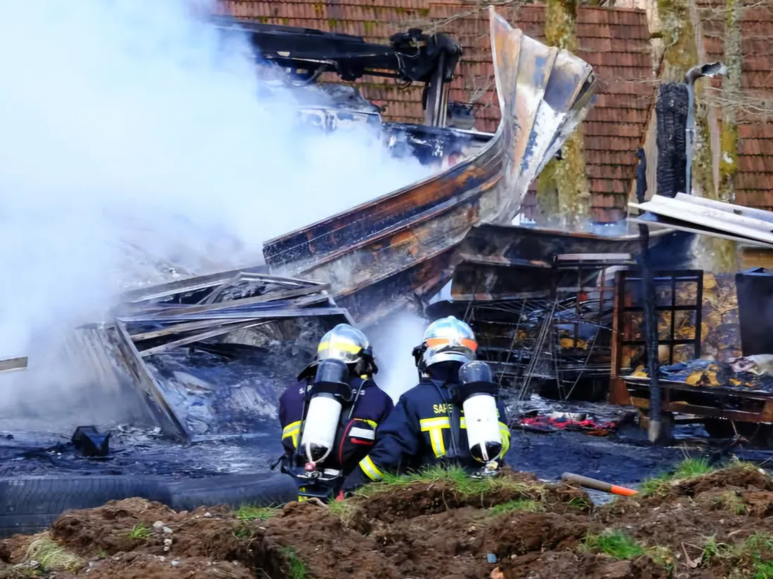Intervention des pompiers sur incendie de l'atelier des Poteries Dequeker