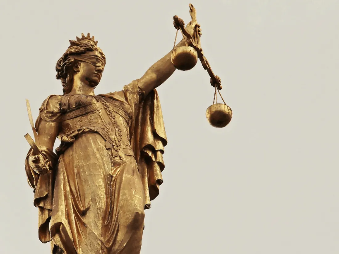 Un an ferme pour un magistrat proposant de violer sa fille mineure
