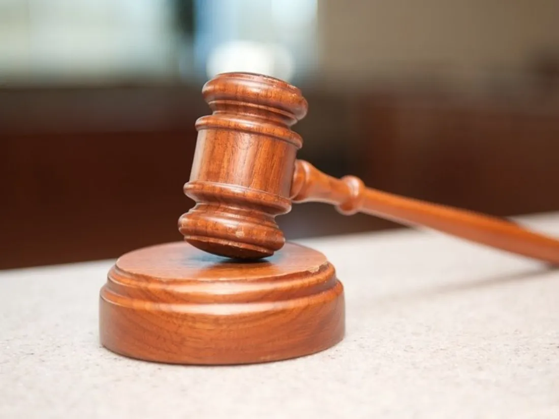 Le tribunal