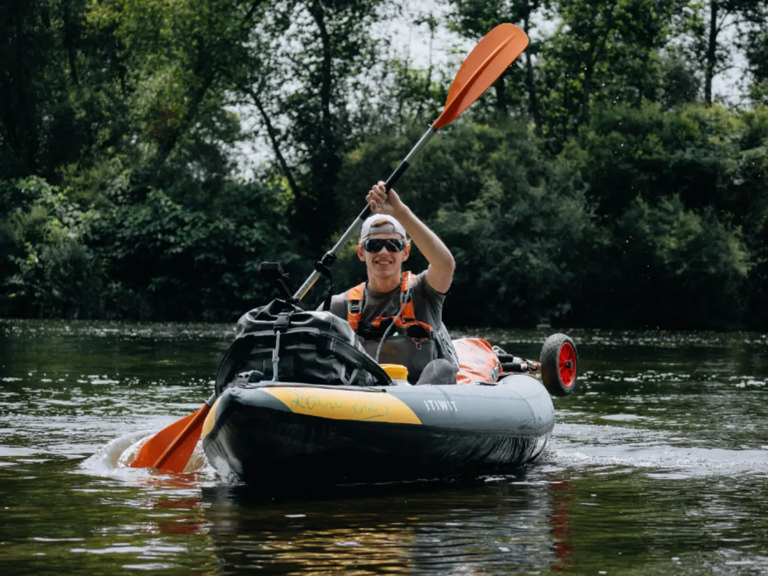 Alexis Peschard descend les 1000 kilomètres de la Loire en kayak