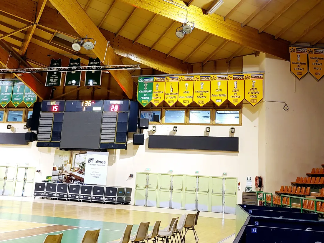 Les titres du Limoges CSP affichés dans le Palais des Sports de Beaublanc