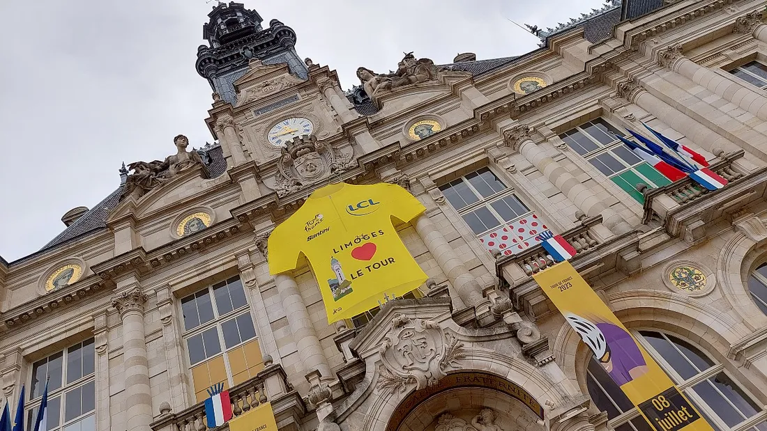 Hôtel de ville de Limoges aux couleurs du Tour de France