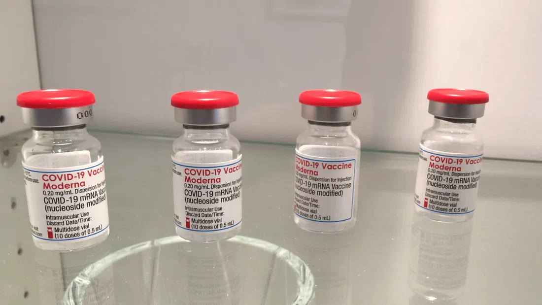 Des flacons de vaccin anti-Covid Moderna