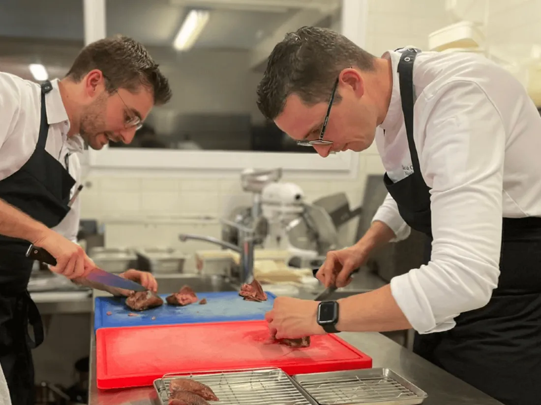 Nicolas Carro (à droite), chef étoilé de l'Hôtel de Carantec.